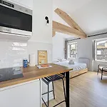 Vue Cathedrale Lumineux & Equipe En Plein Centre