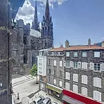 Vue Cathédrale lumineux&équipé en plein centre