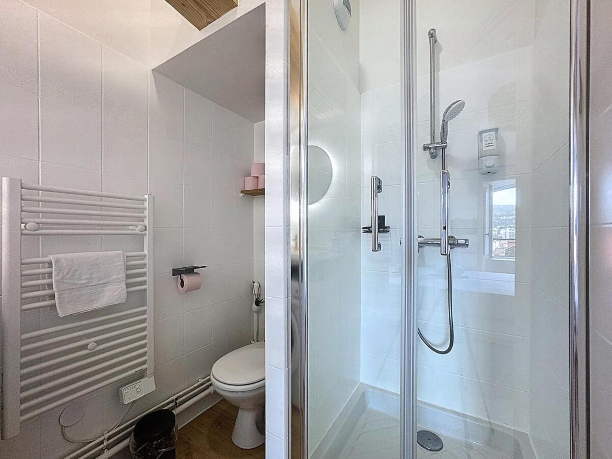 Vue Cathedrale Lumineux & Equipe En Plein Centre * Clermont-Ferrand